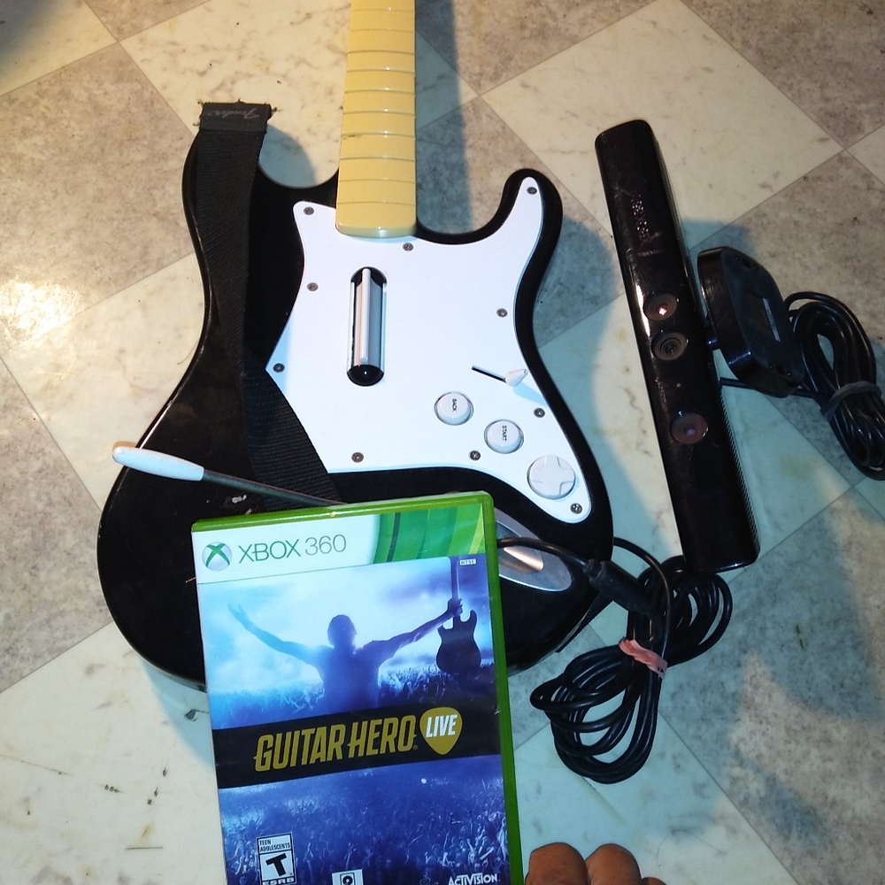 Xbox 360 guitar hero ,guitar and xbox connect